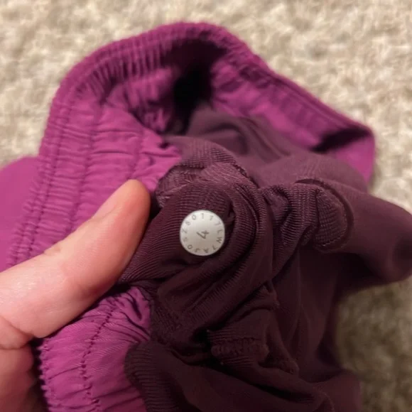 Lululemon Hotty Hot Short II *2.5 Regal Plum Size 4